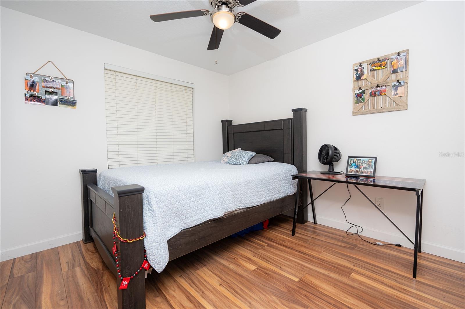 Listing photo id 25 for 2633 Edgewater Falls Drive