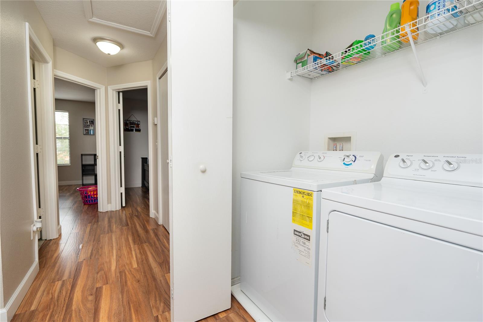 Listing photo id 26 for 2633 Edgewater Falls Drive
