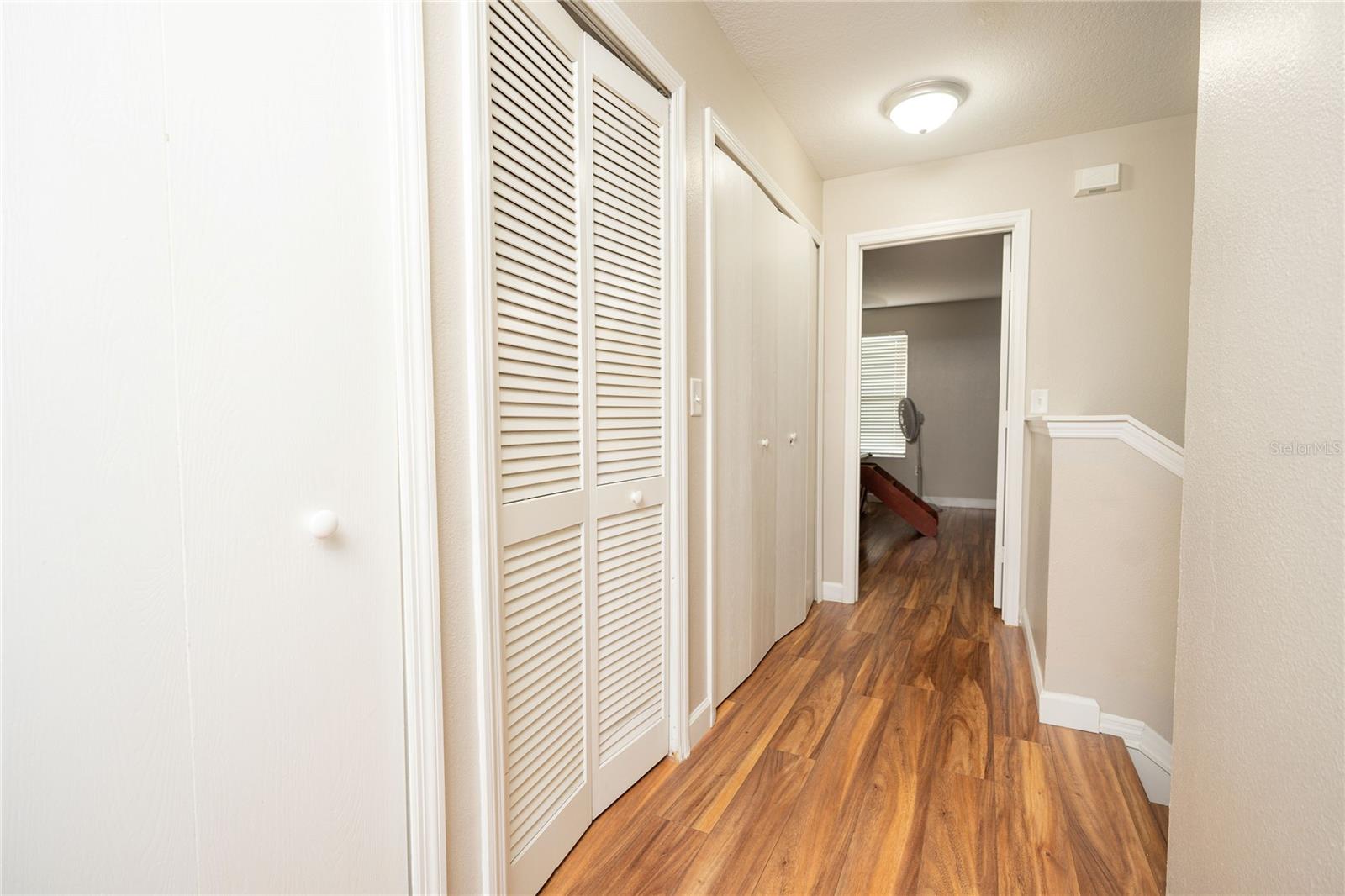 Listing photo id 28 for 2633 Edgewater Falls Drive