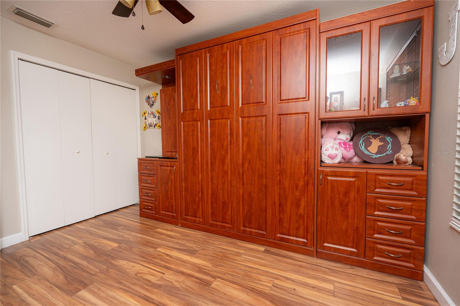Listing photo id 29 for 2633 Edgewater Falls Drive