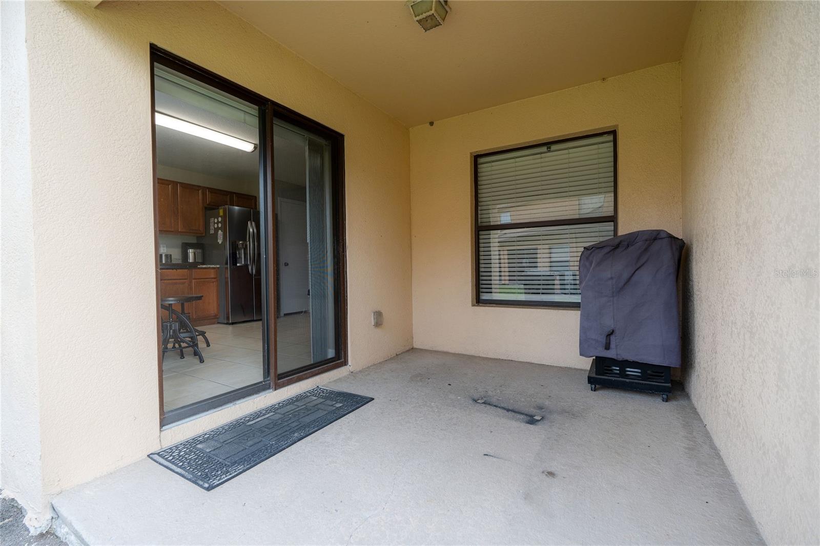 Listing photo id 7 for 2633 Edgewater Falls Drive