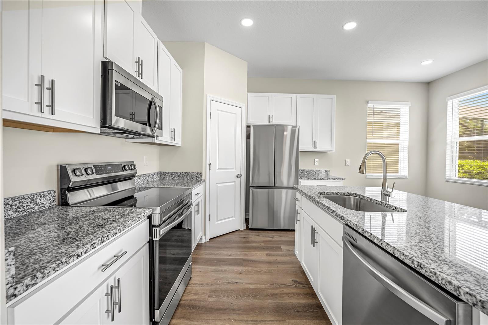 Listing photo id 15 for 9081 Wade Street