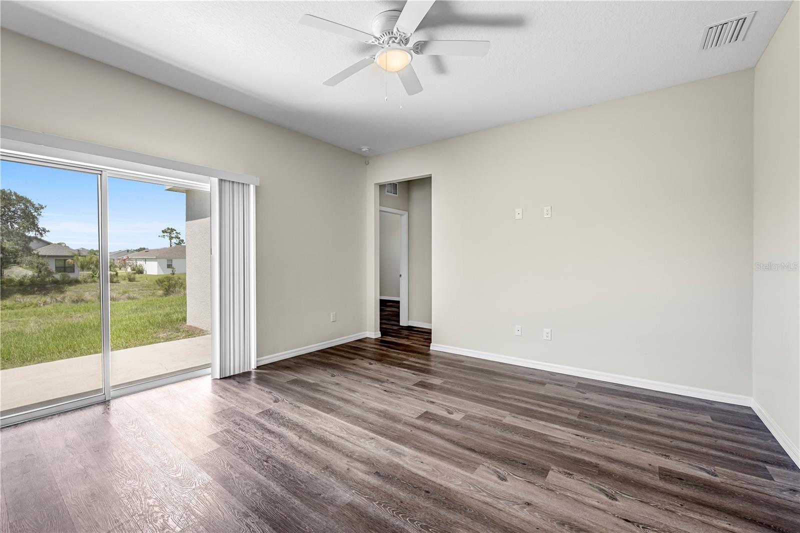 Listing photo id 16 for 9081 Wade Street