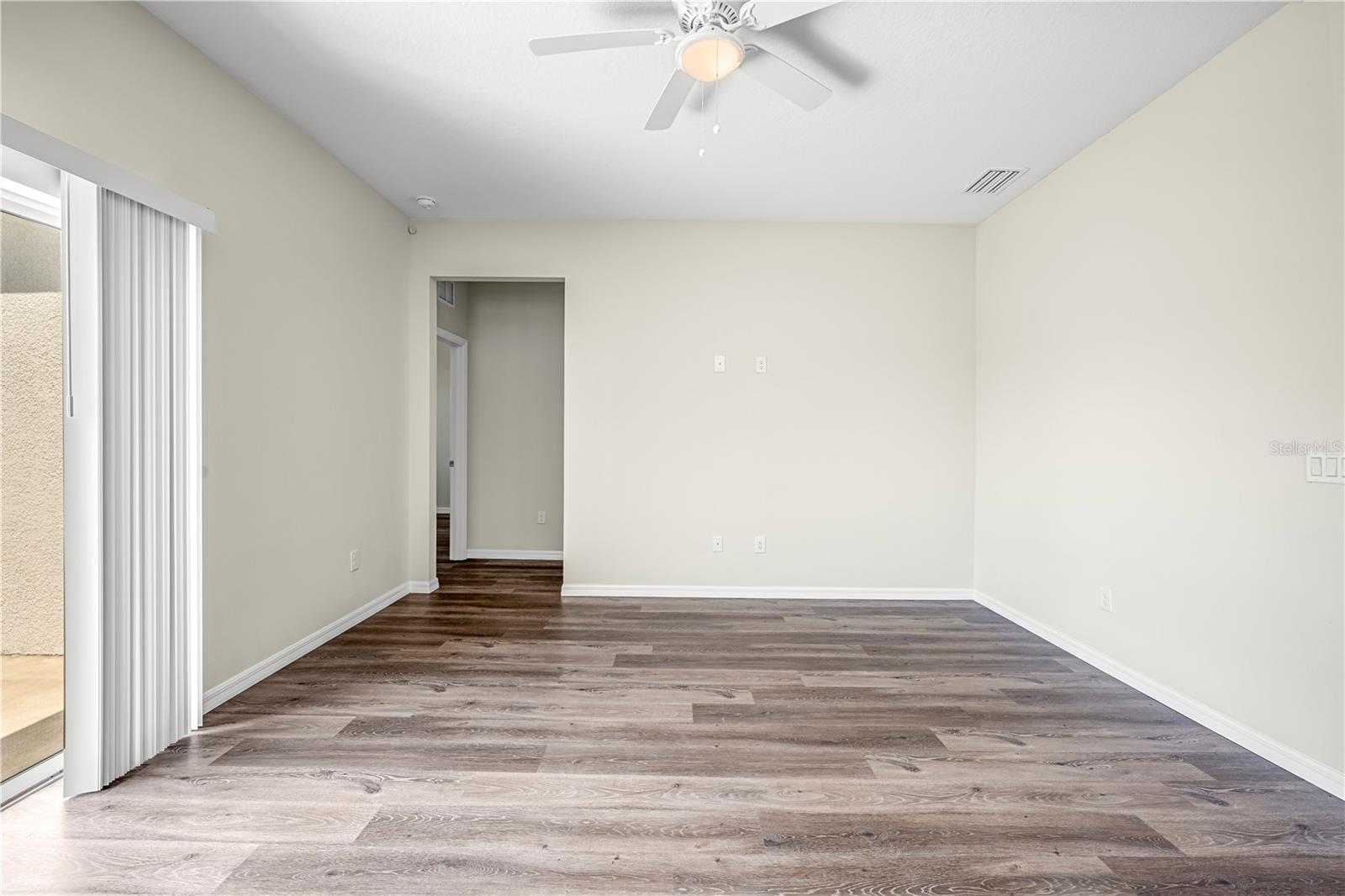 Listing photo id 18 for 9081 Wade Street