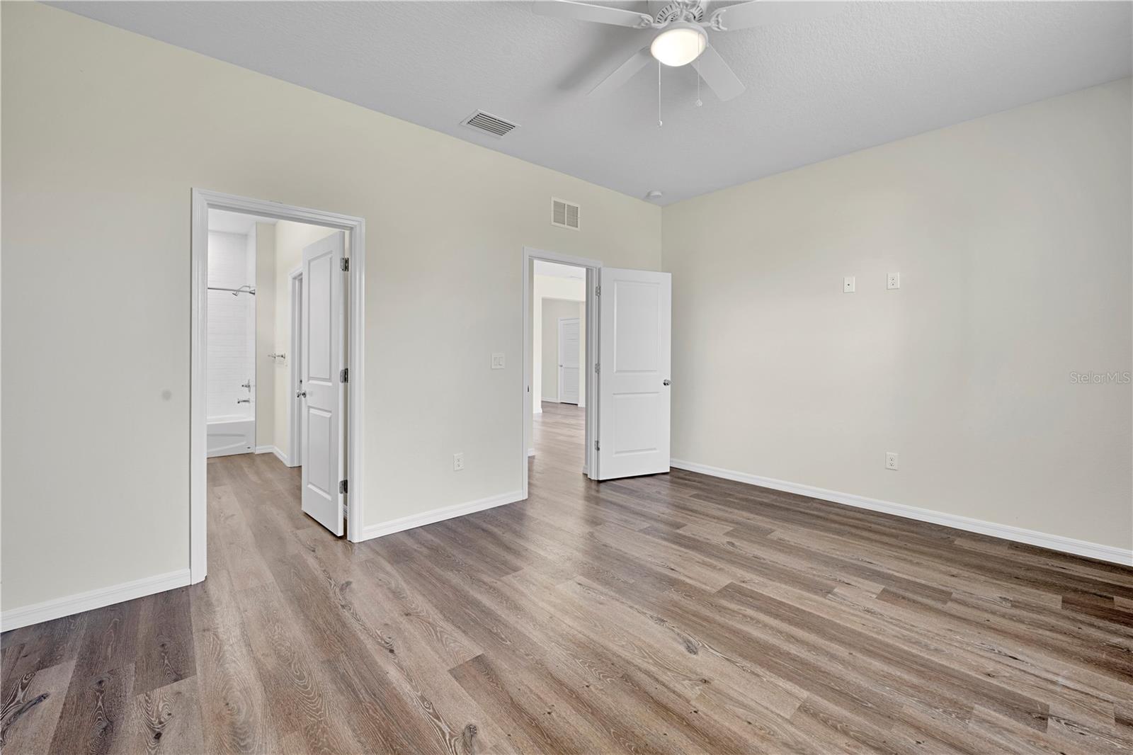 Listing photo id 24 for 9081 Wade Street