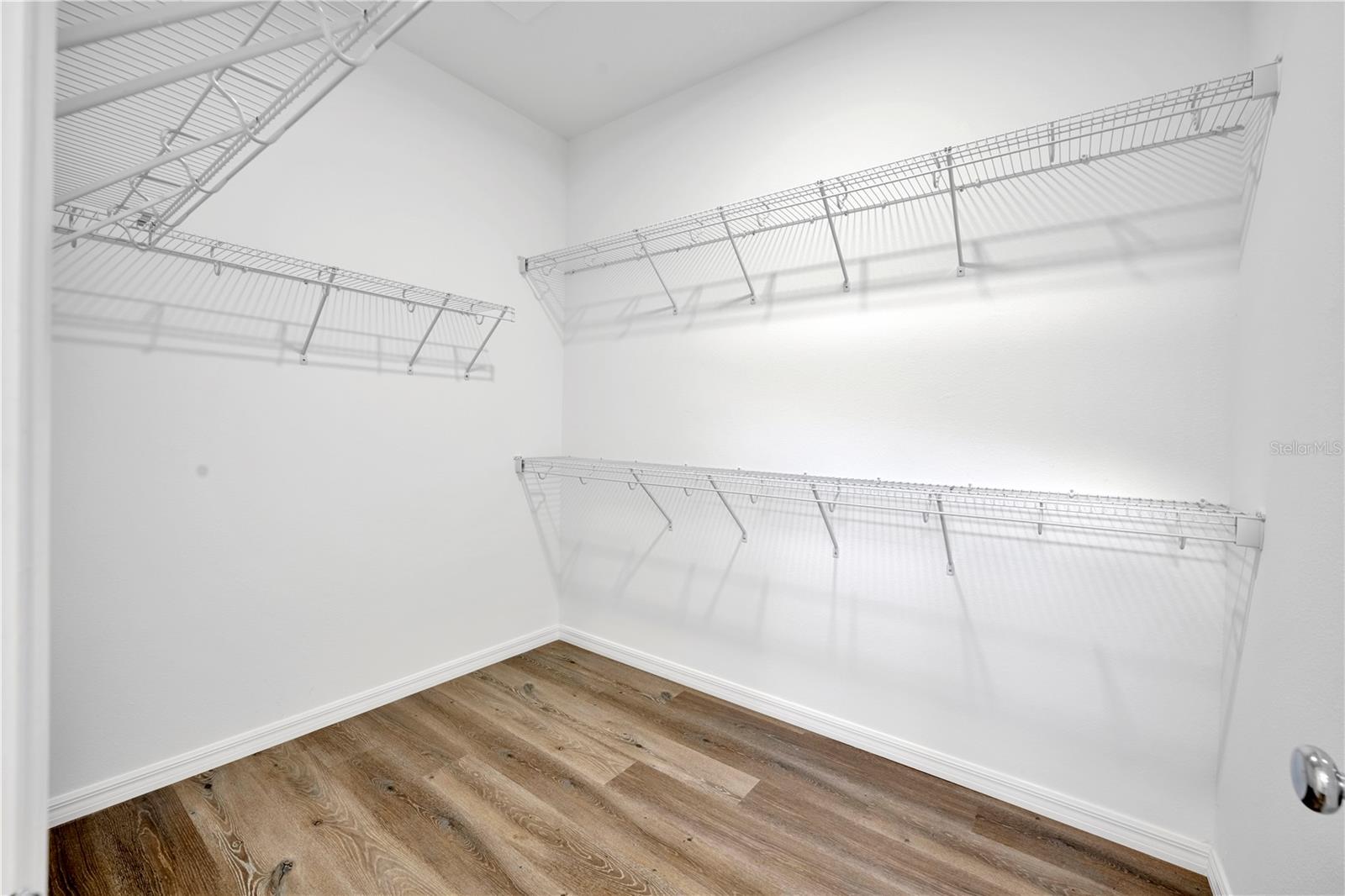 Listing photo id 26 for 9081 Wade Street