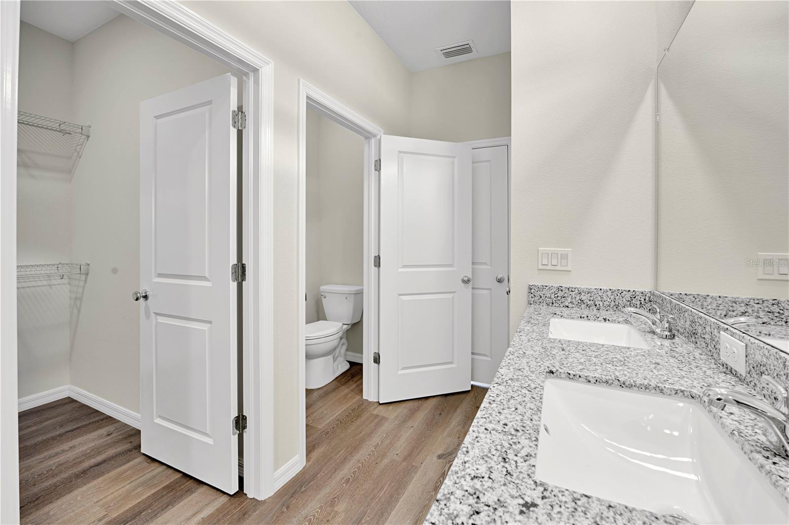 Listing photo id 27 for 9081 Wade Street