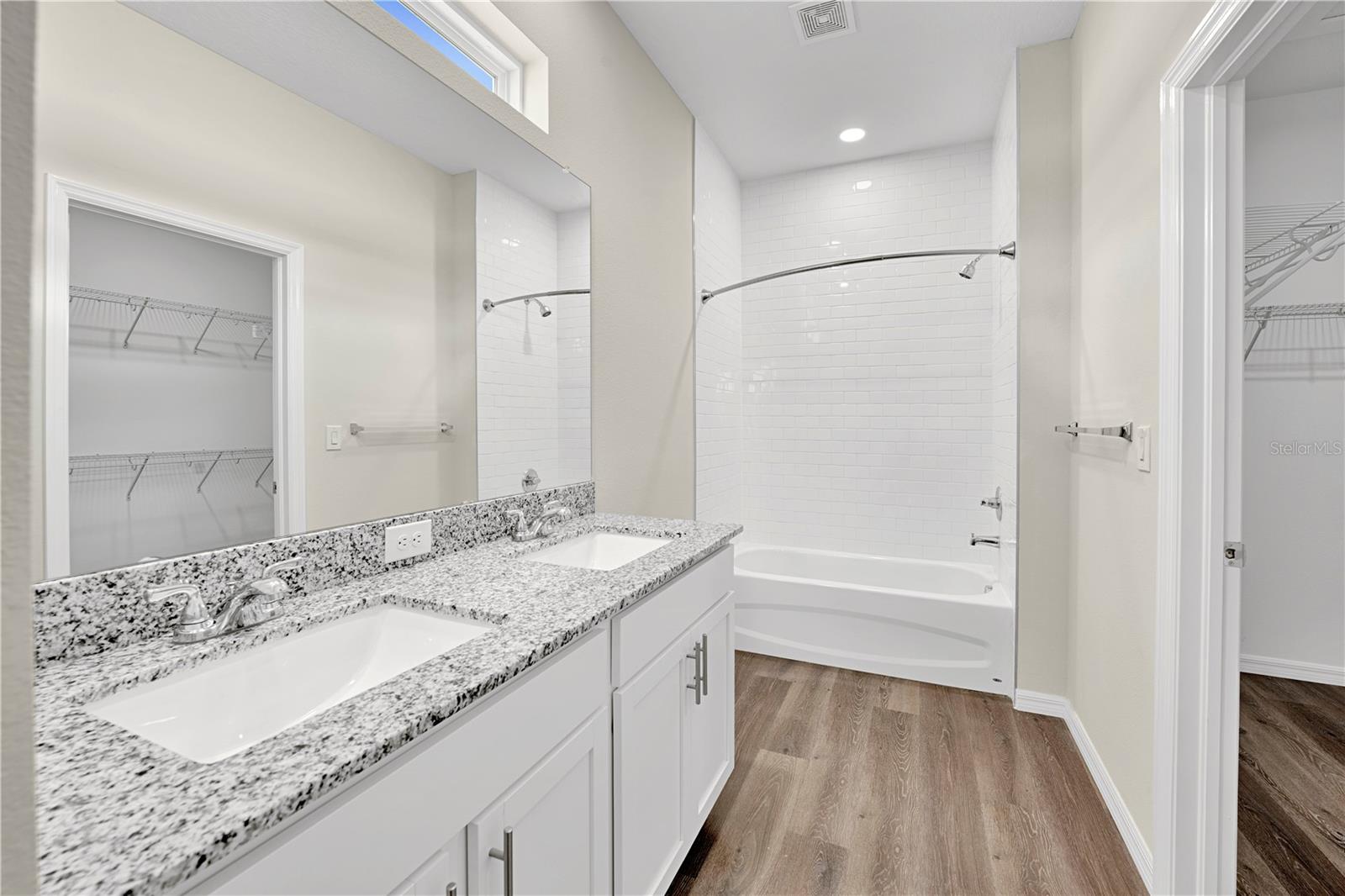 Listing photo id 28 for 9081 Wade Street