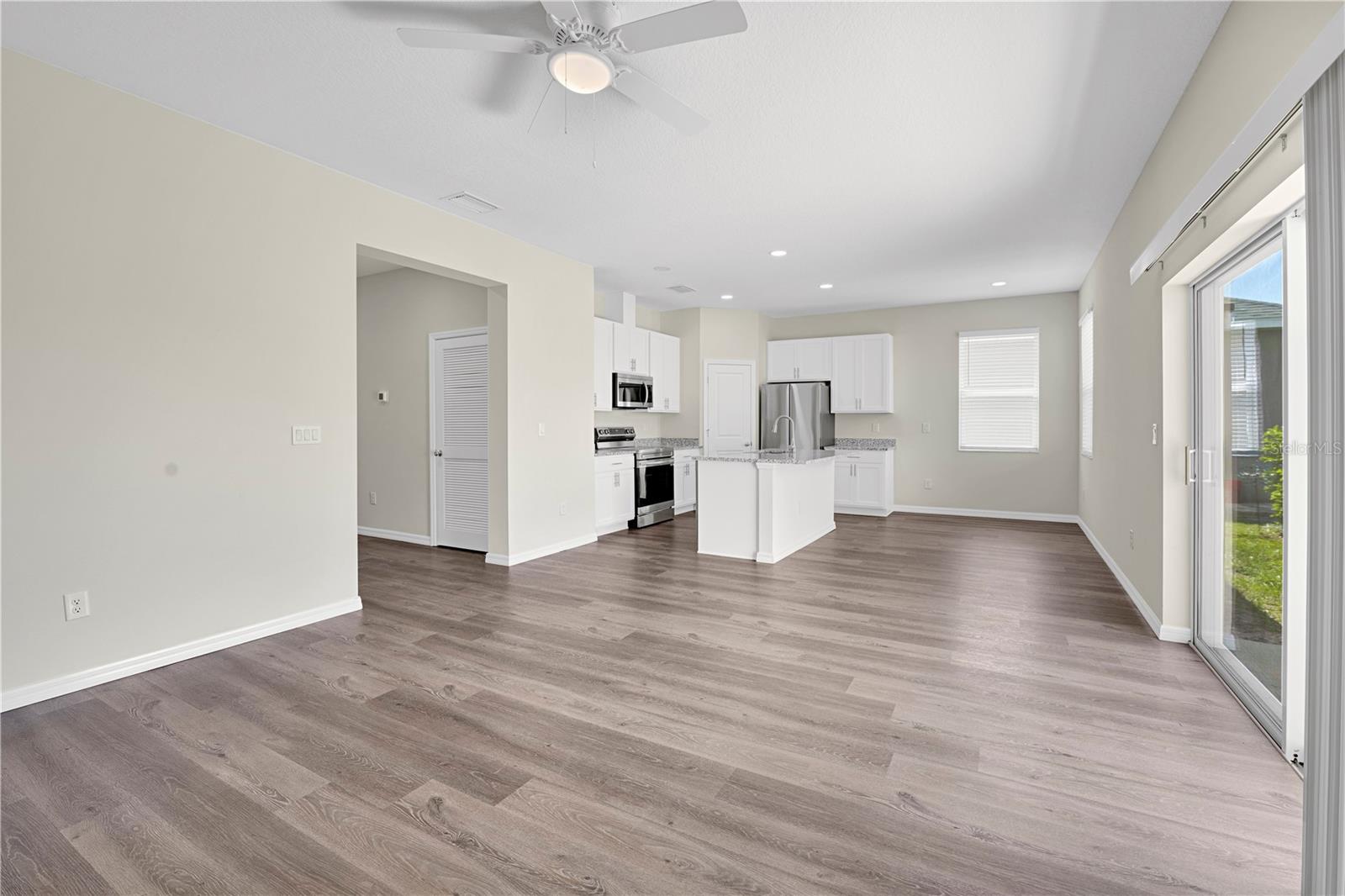 Listing photo id 29 for 9081 Wade Street