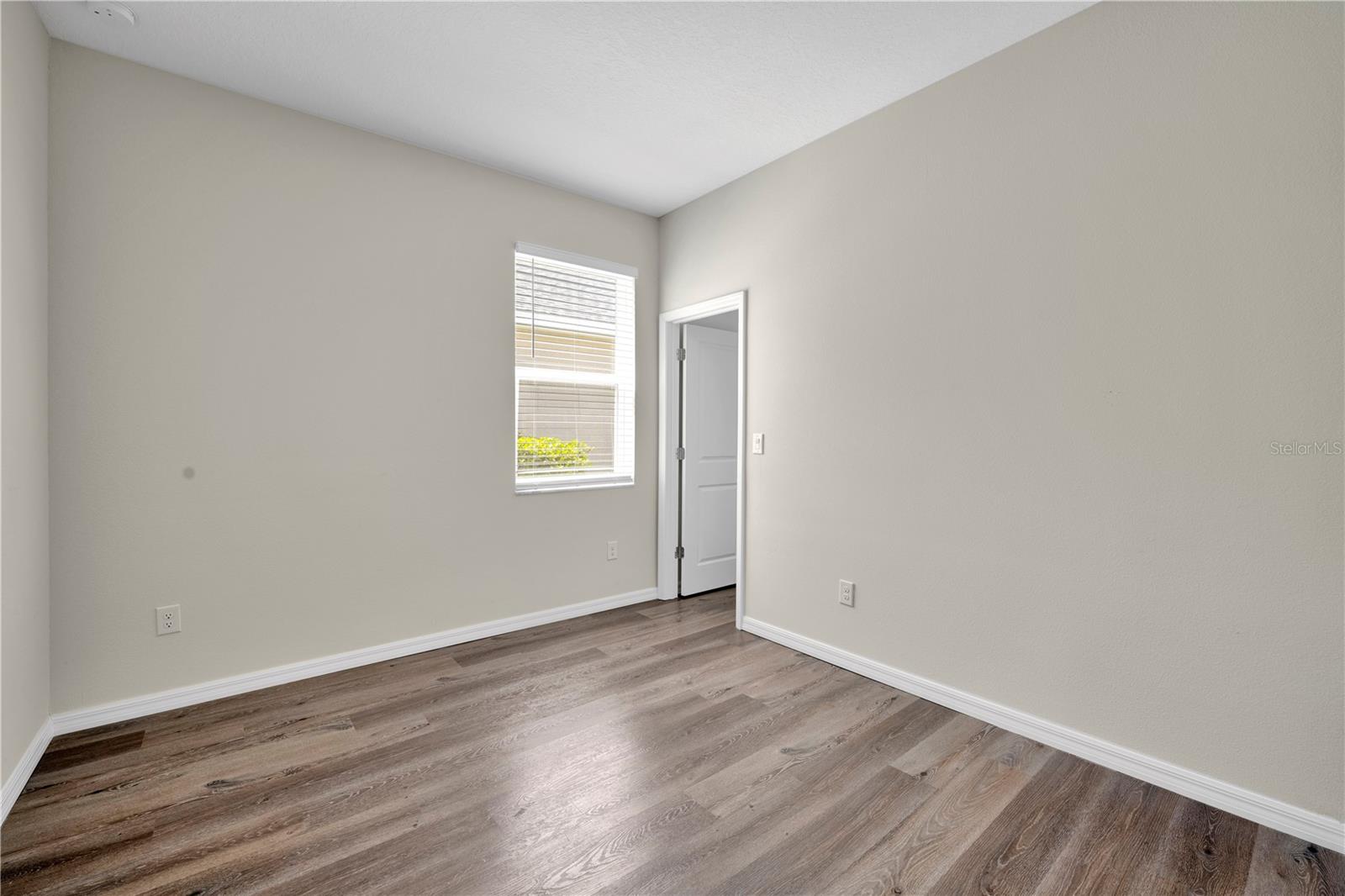 Listing photo id 32 for 9081 Wade Street