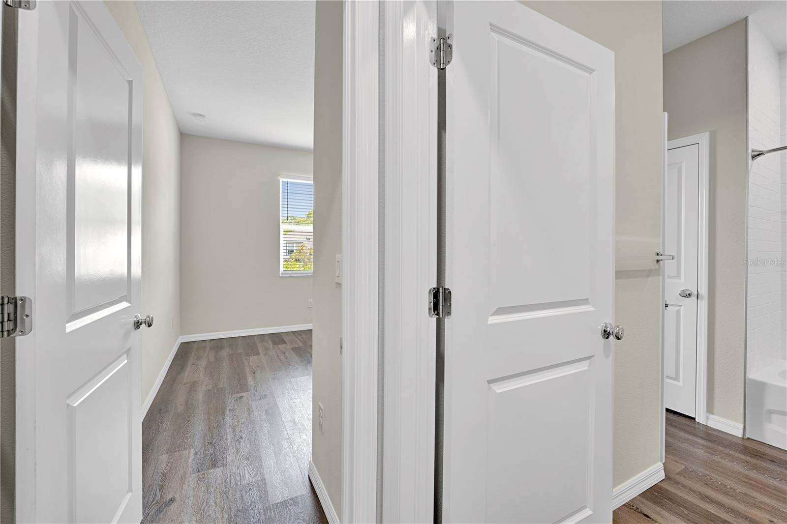 Listing photo id 35 for 9081 Wade Street