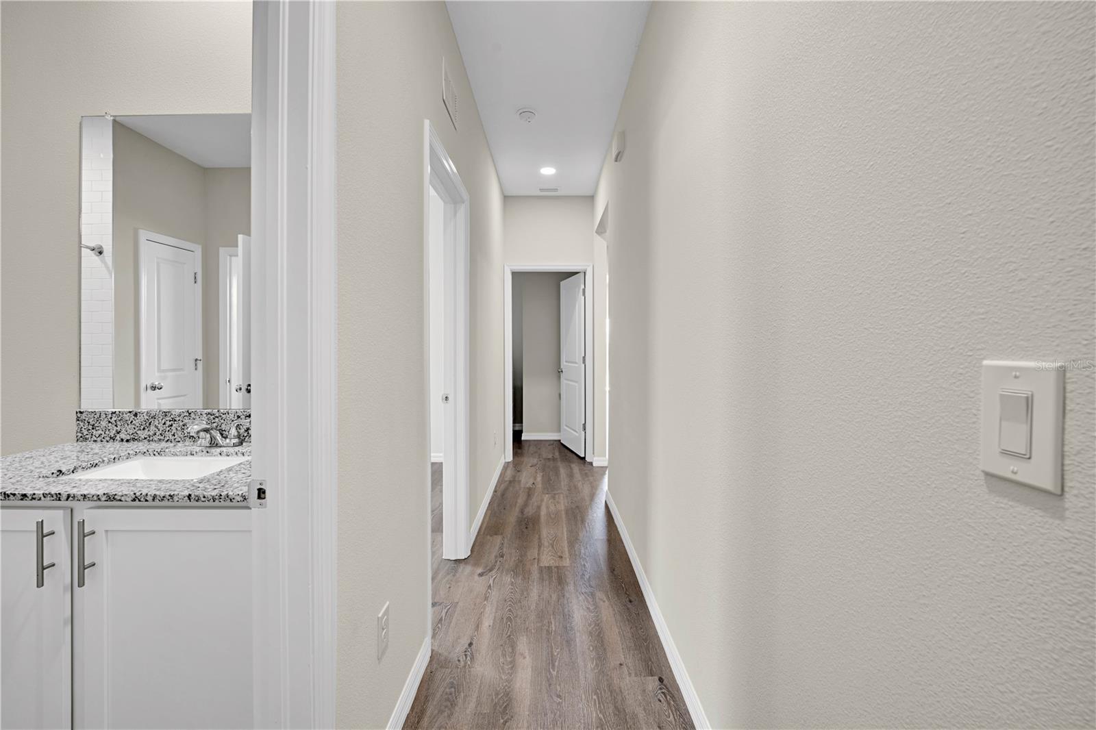 Listing photo id 36 for 9081 Wade Street