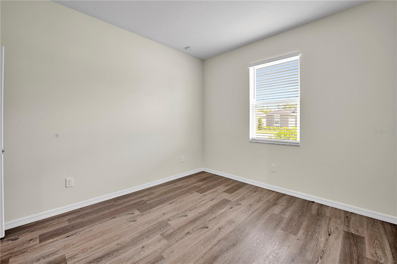 Listing photo id 39 for 9081 Wade Street