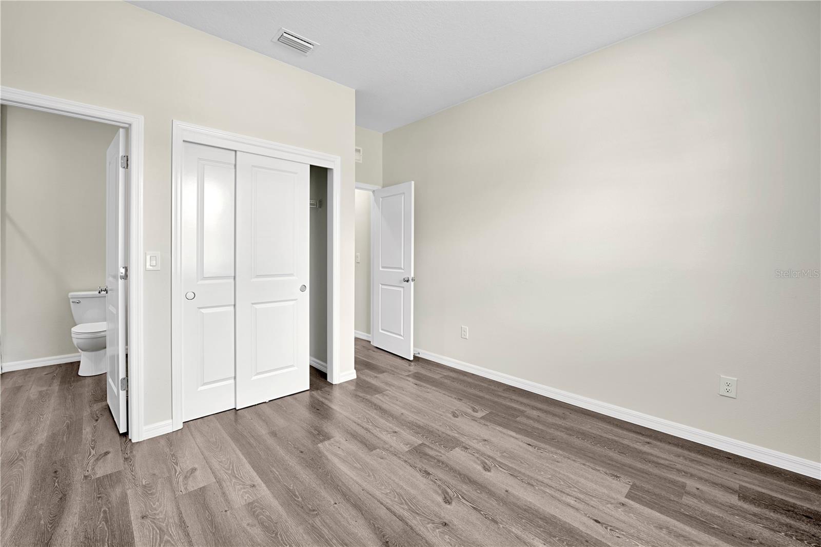 Listing photo id 40 for 9081 Wade Street