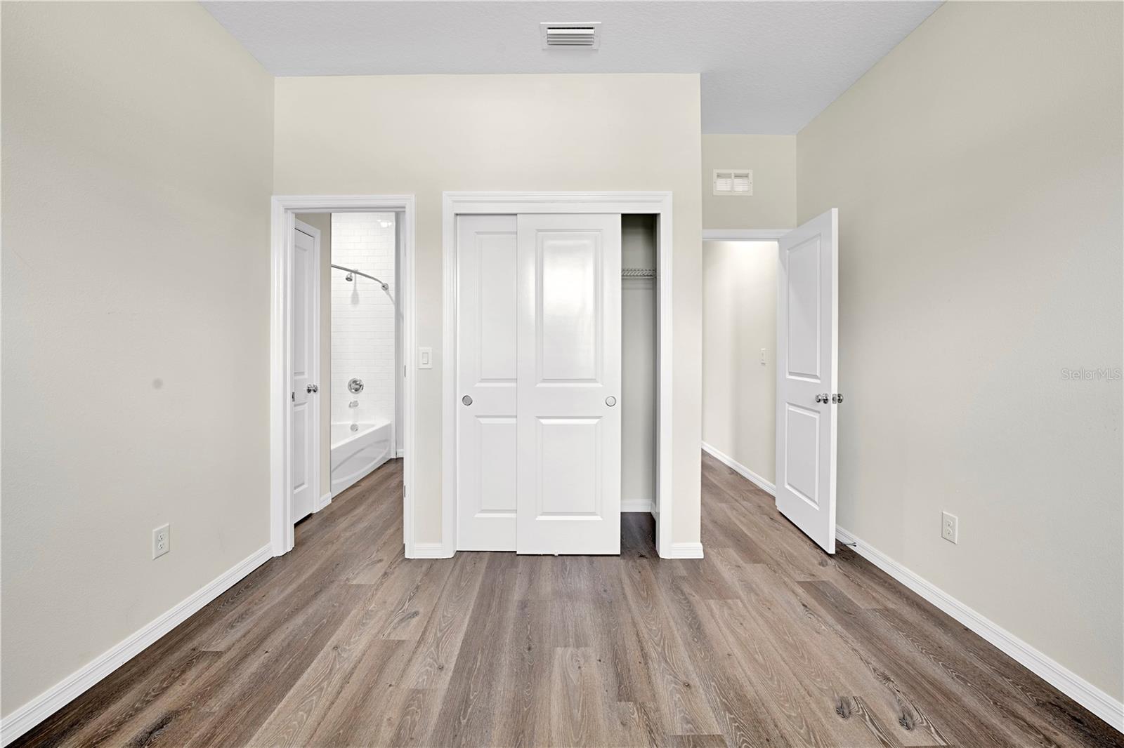 Listing photo id 41 for 9081 Wade Street