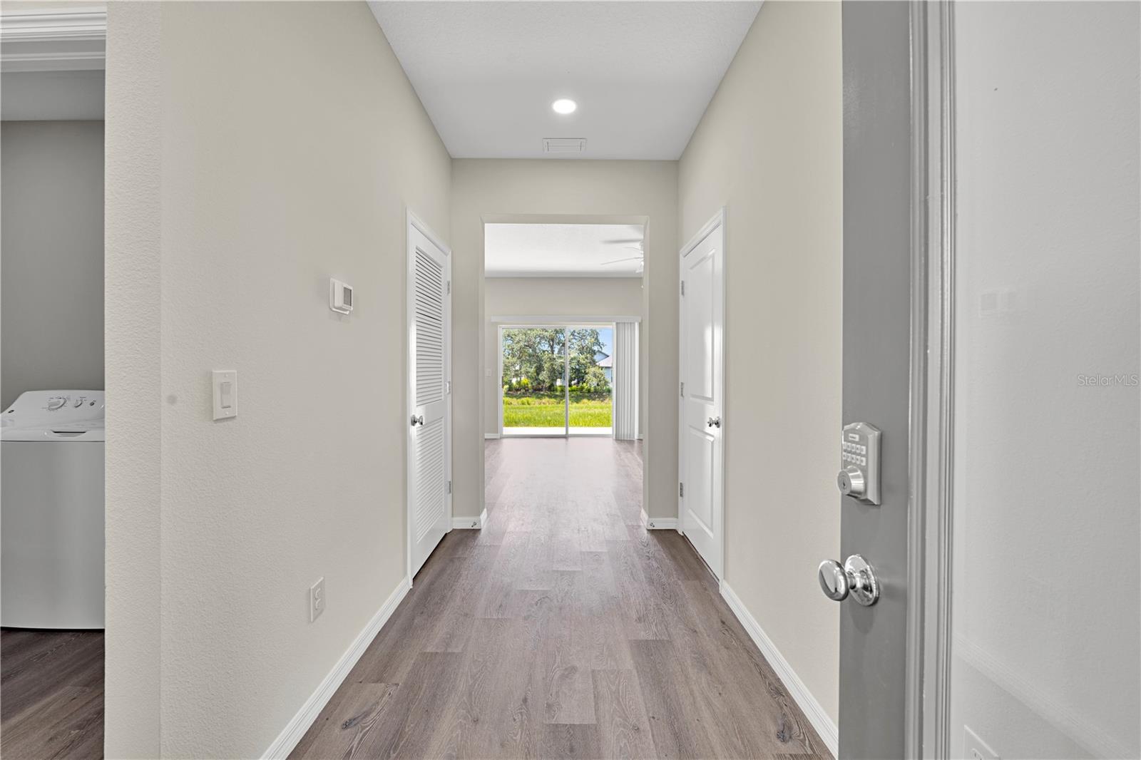Listing photo id 4 for 9081 Wade Street