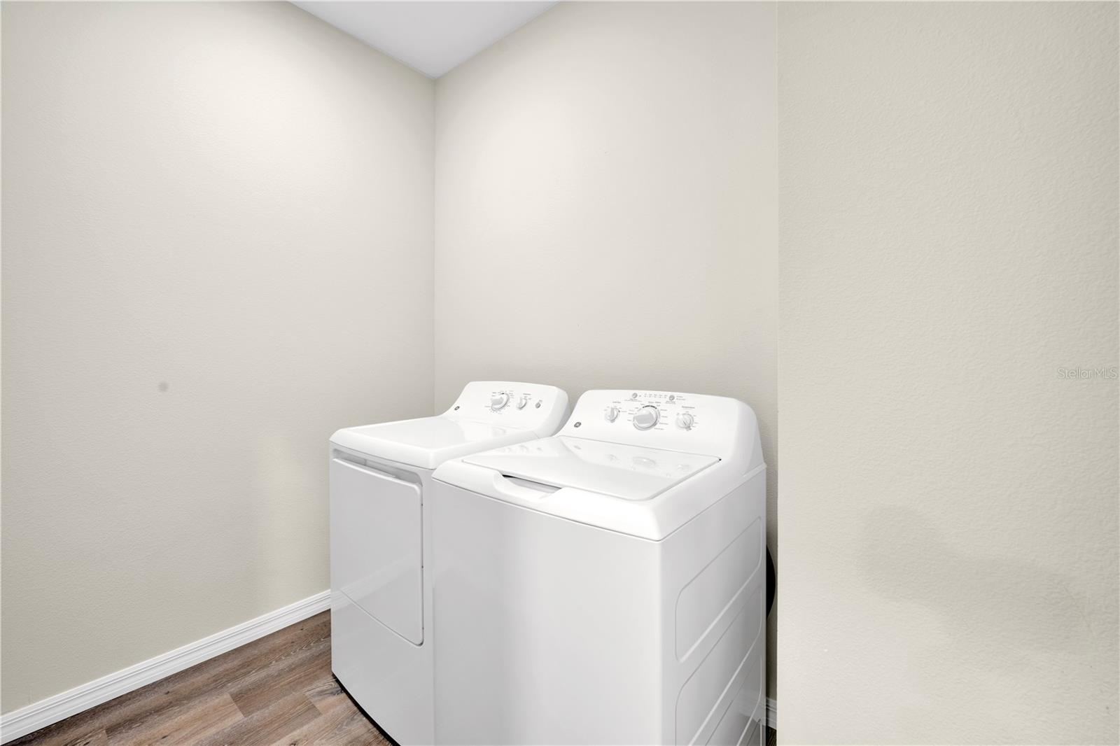 Listing photo id 5 for 9081 Wade Street