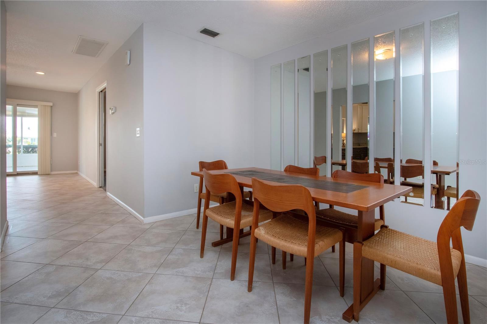 Image 13 of 52 For 377 Club Manor Drive