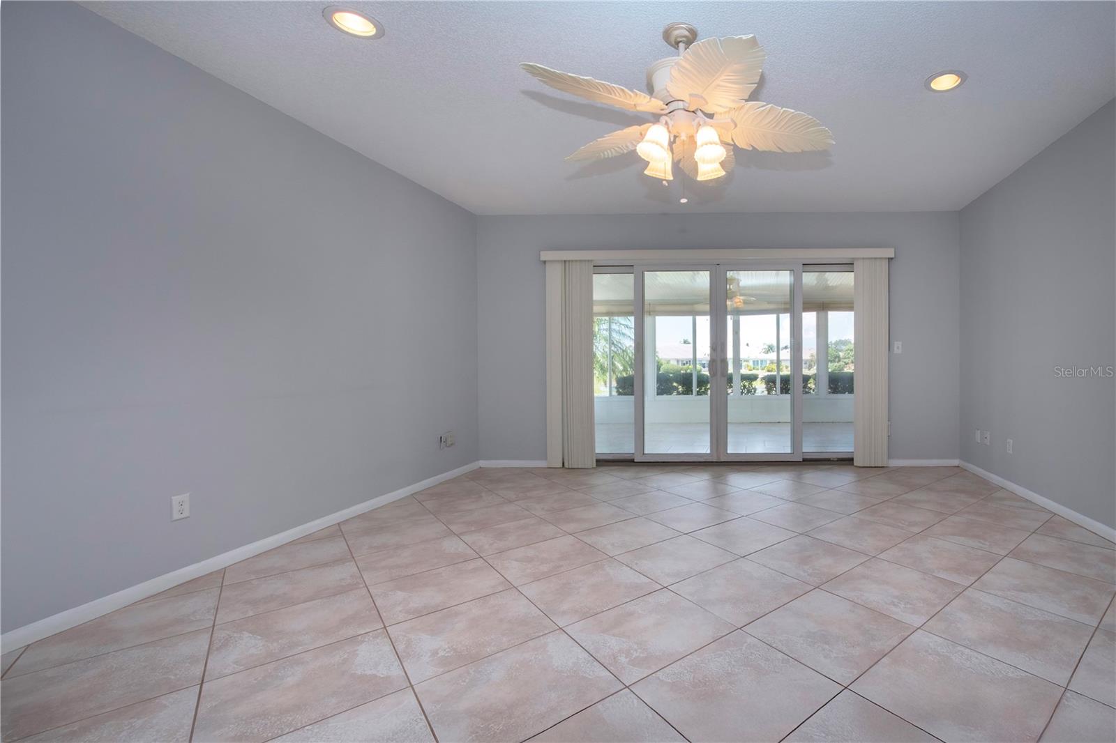 Image 16 of 52 For 377 Club Manor Drive