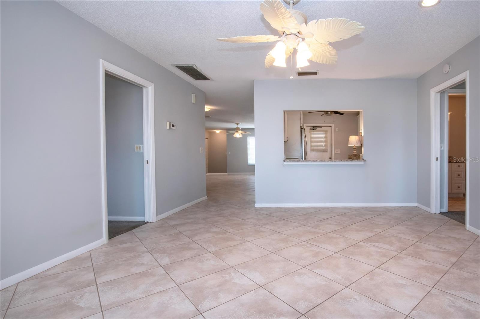 Image 17 of 52 For 377 Club Manor Drive