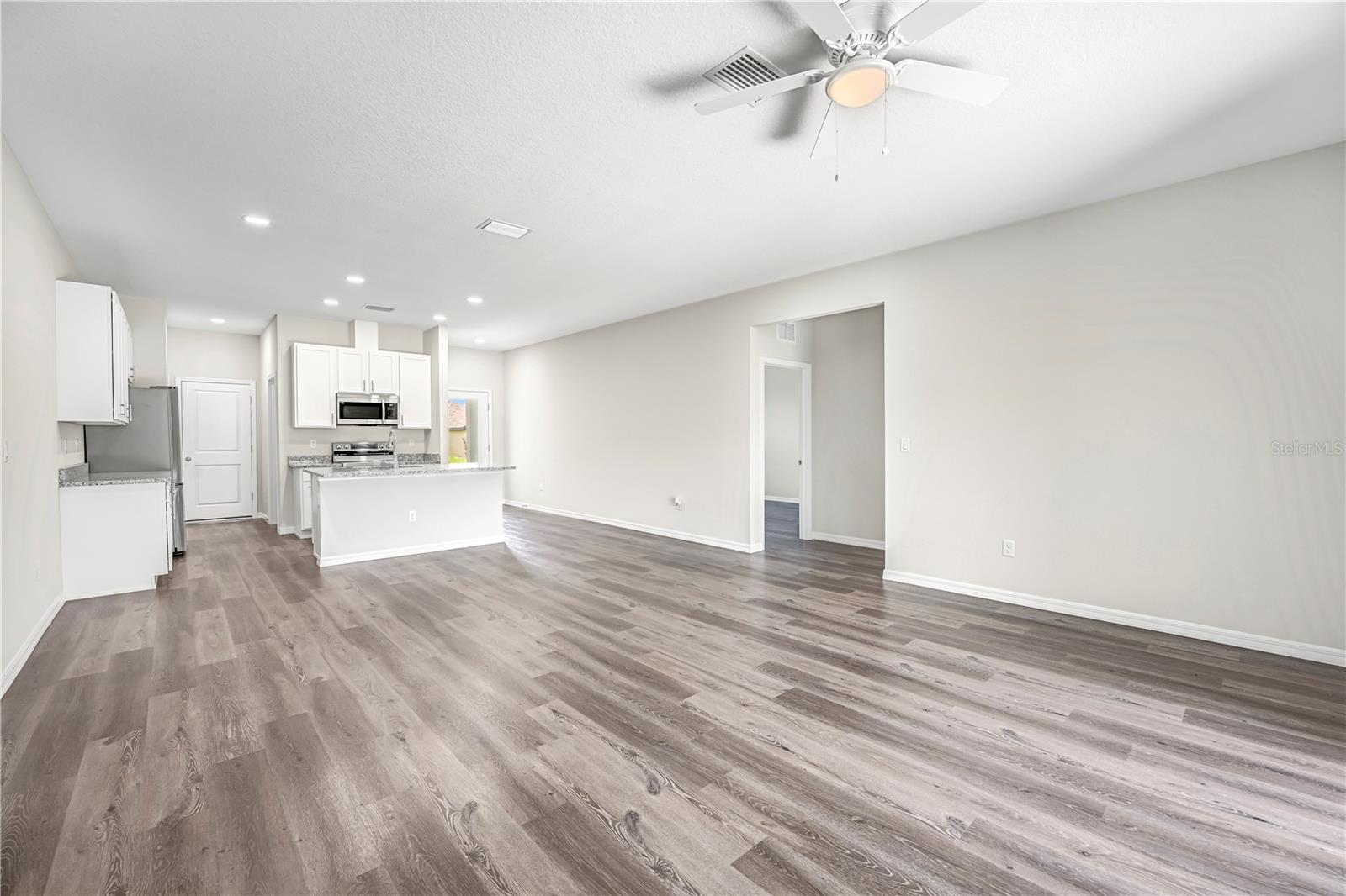 Listing photo id 10 for 10148 Duffy Circle