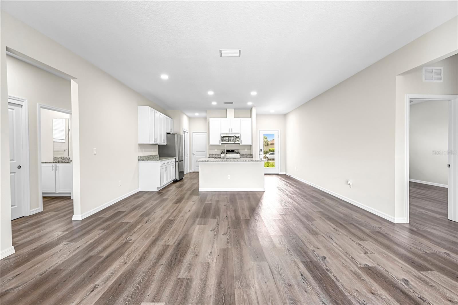 Listing photo id 11 for 10148 Duffy Circle