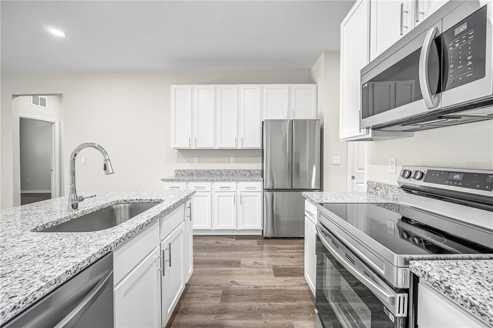 Listing photo id 17 for 10148 Duffy Circle