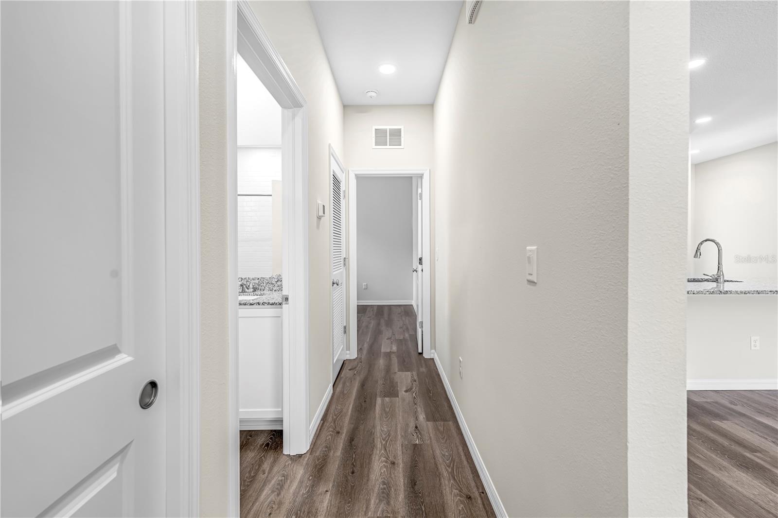 Listing photo id 21 for 10148 Duffy Circle