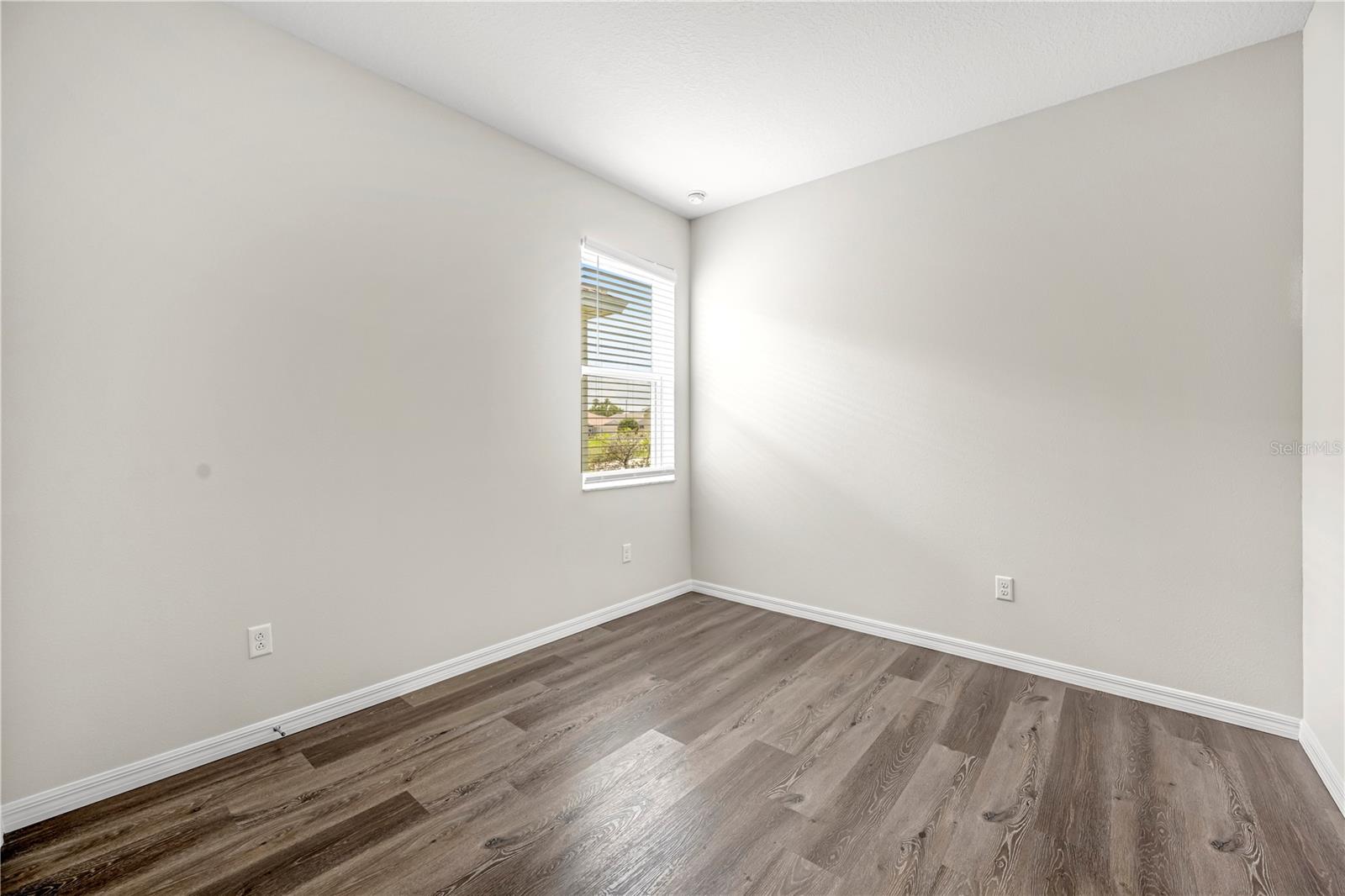 Listing photo id 24 for 10148 Duffy Circle