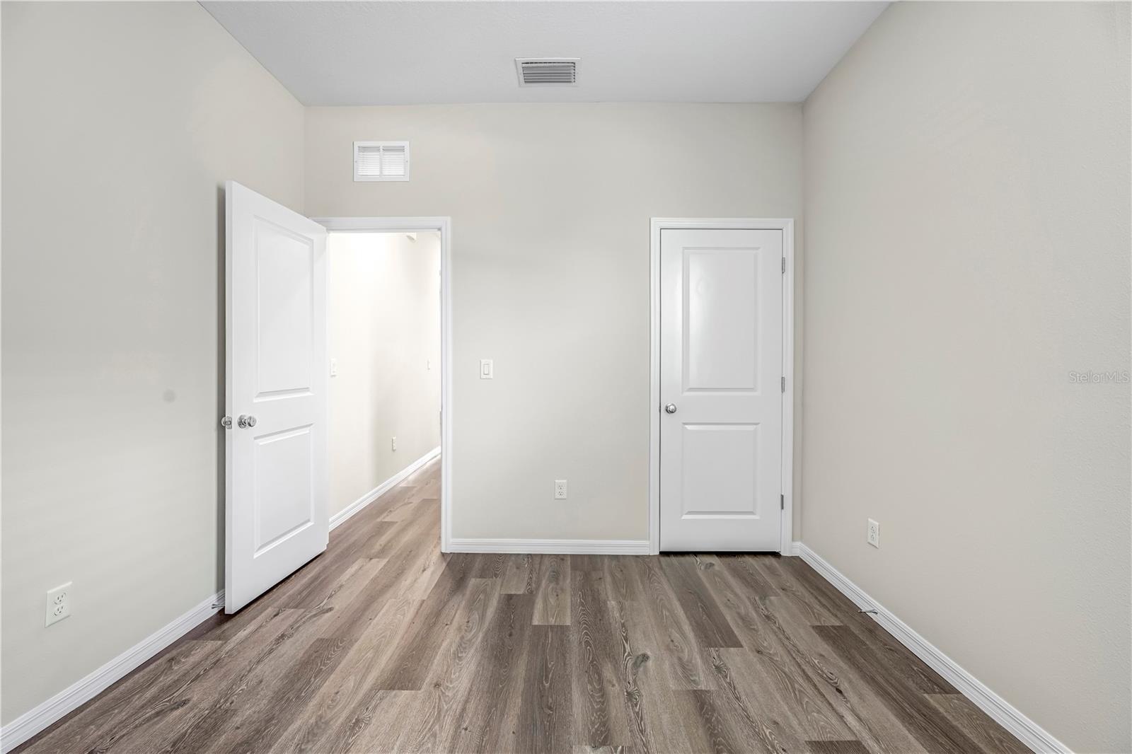 Listing photo id 25 for 10148 Duffy Circle