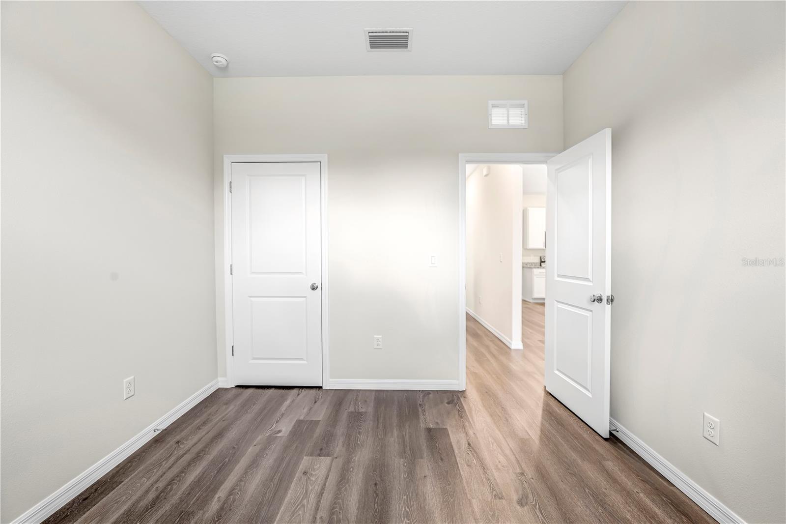 Listing photo id 27 for 10148 Duffy Circle