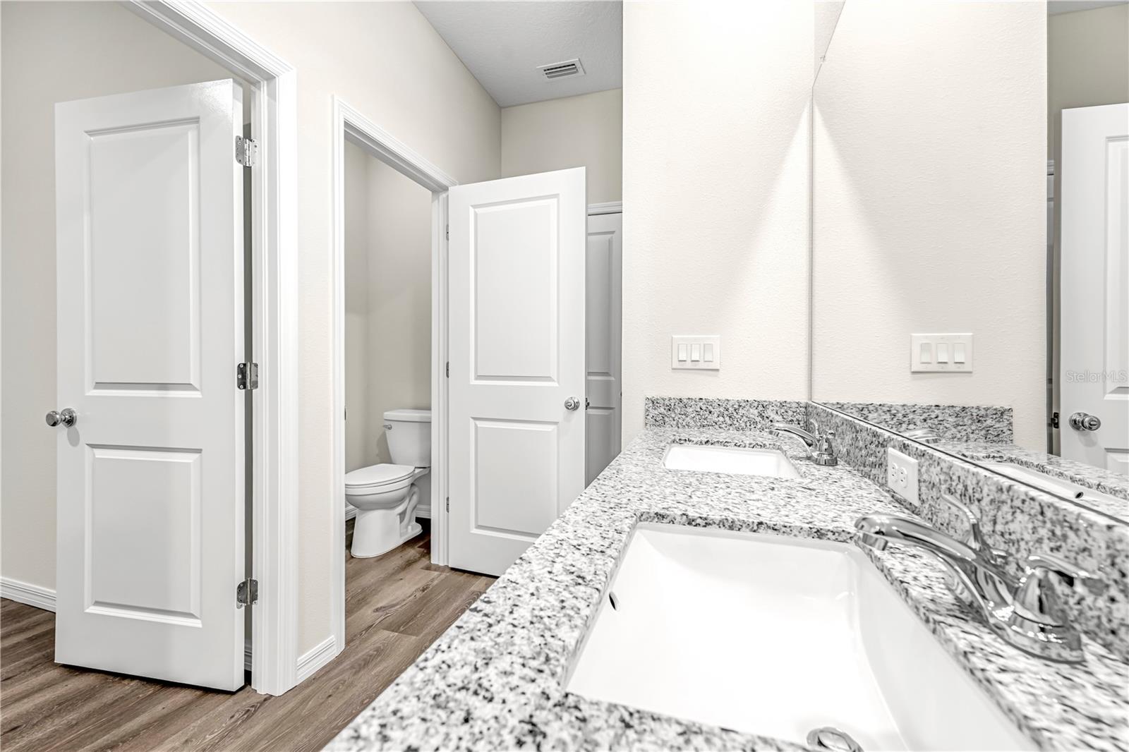 Listing photo id 28 for 10148 Duffy Circle