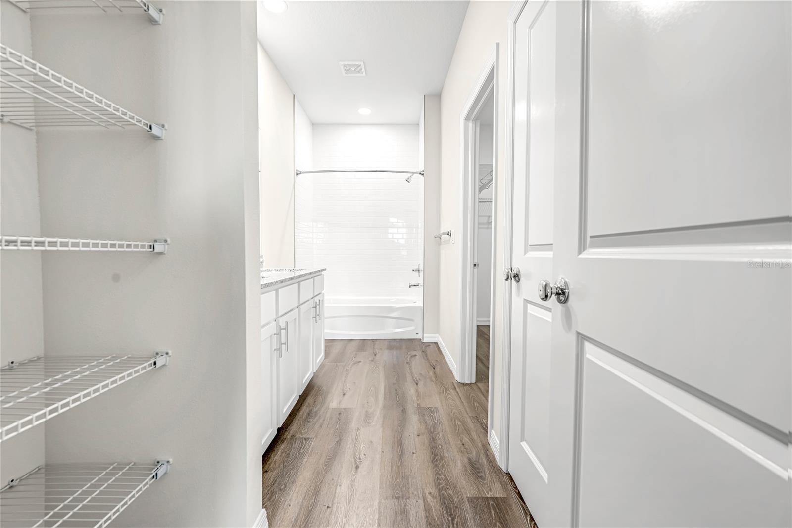 Listing photo id 30 for 10148 Duffy Circle