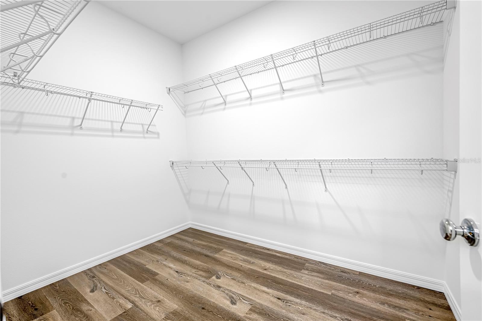Listing photo id 31 for 10148 Duffy Circle