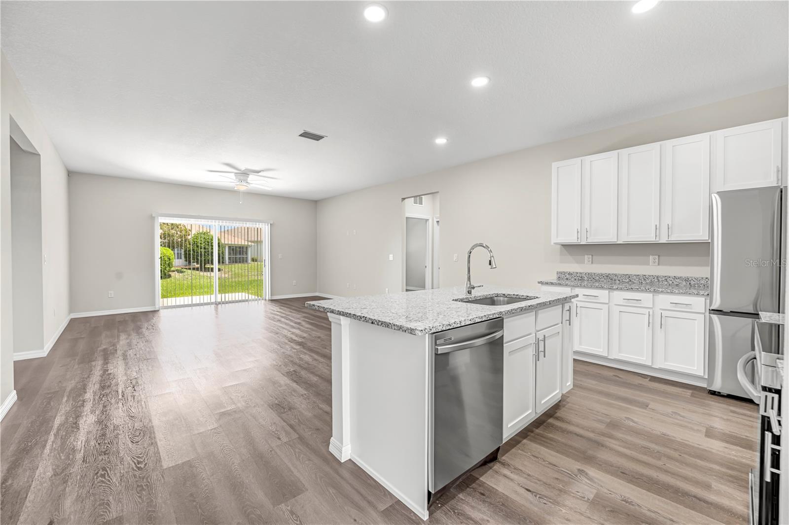 Listing photo id 5 for 10148 Duffy Circle
