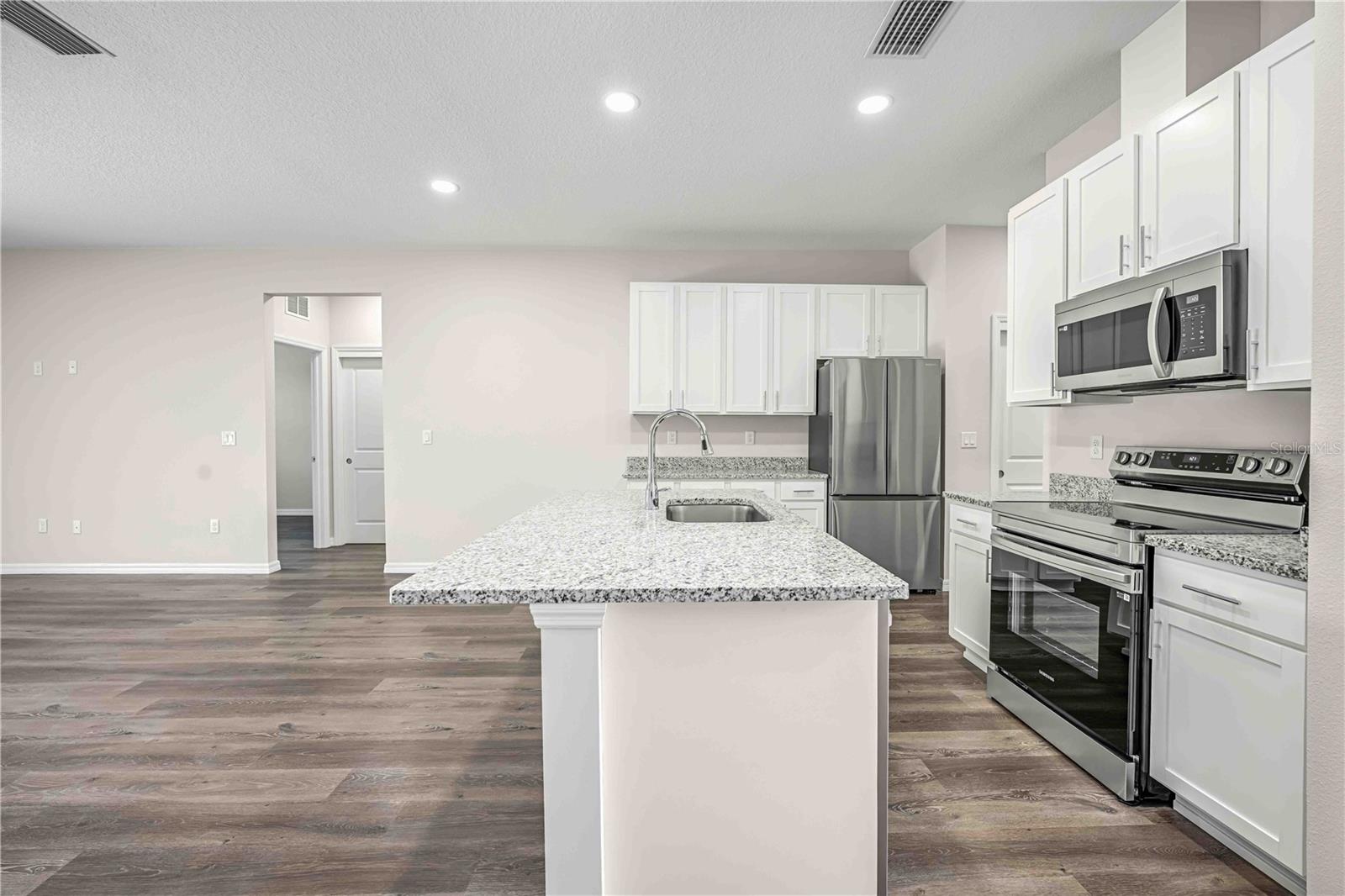Listing photo id 6 for 10148 Duffy Circle