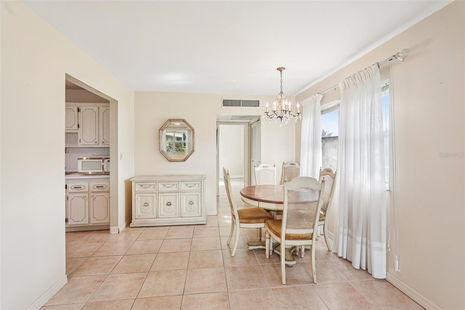 Image 9 of 51 For 201 Kings Boulevard 19