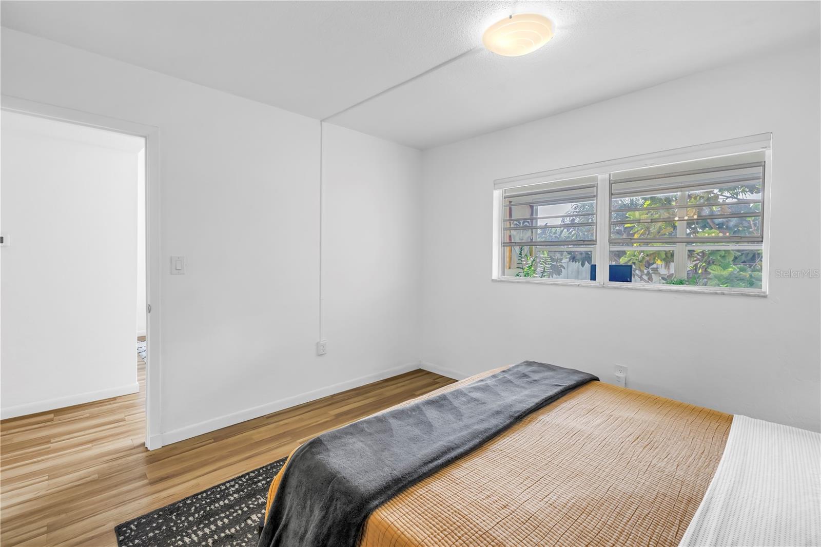 Image 14 of 43 For 800 71st Avenue N 10