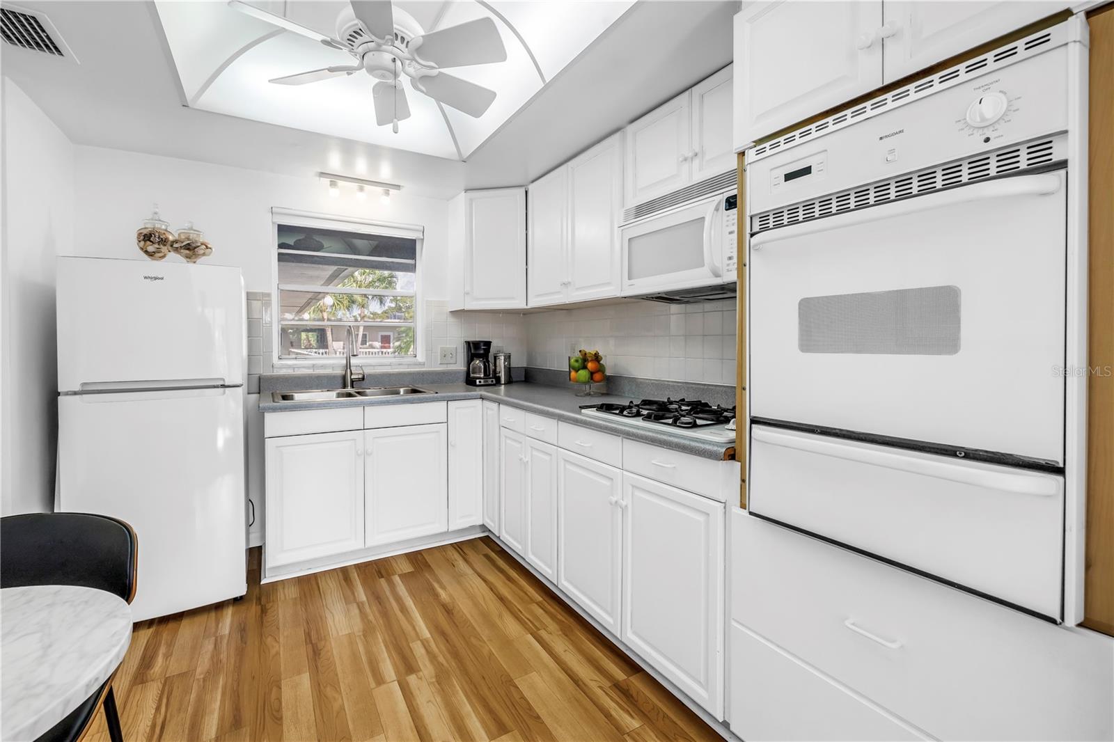 Image 8 of 43 For 800 71st Avenue N 10