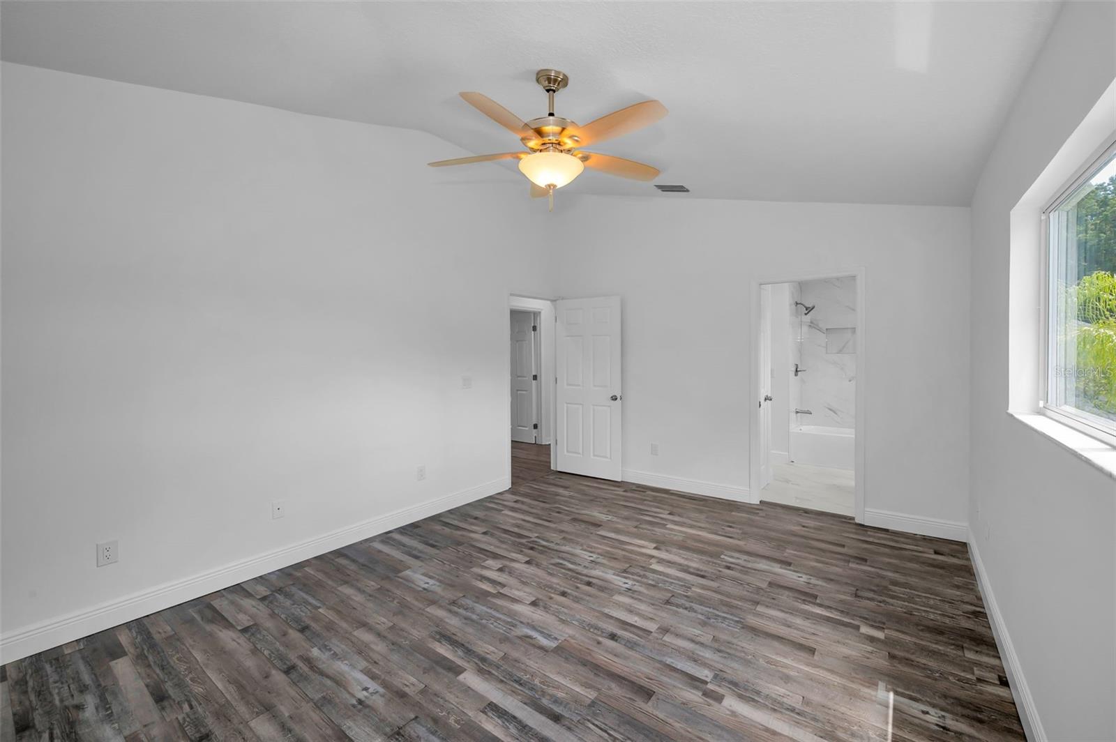 Image 43 of 93 For 10530 Canary Isle Drive