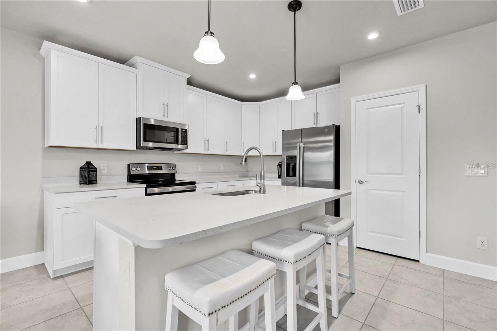 Image 5 of 40 For 8352 Greenway Avenue