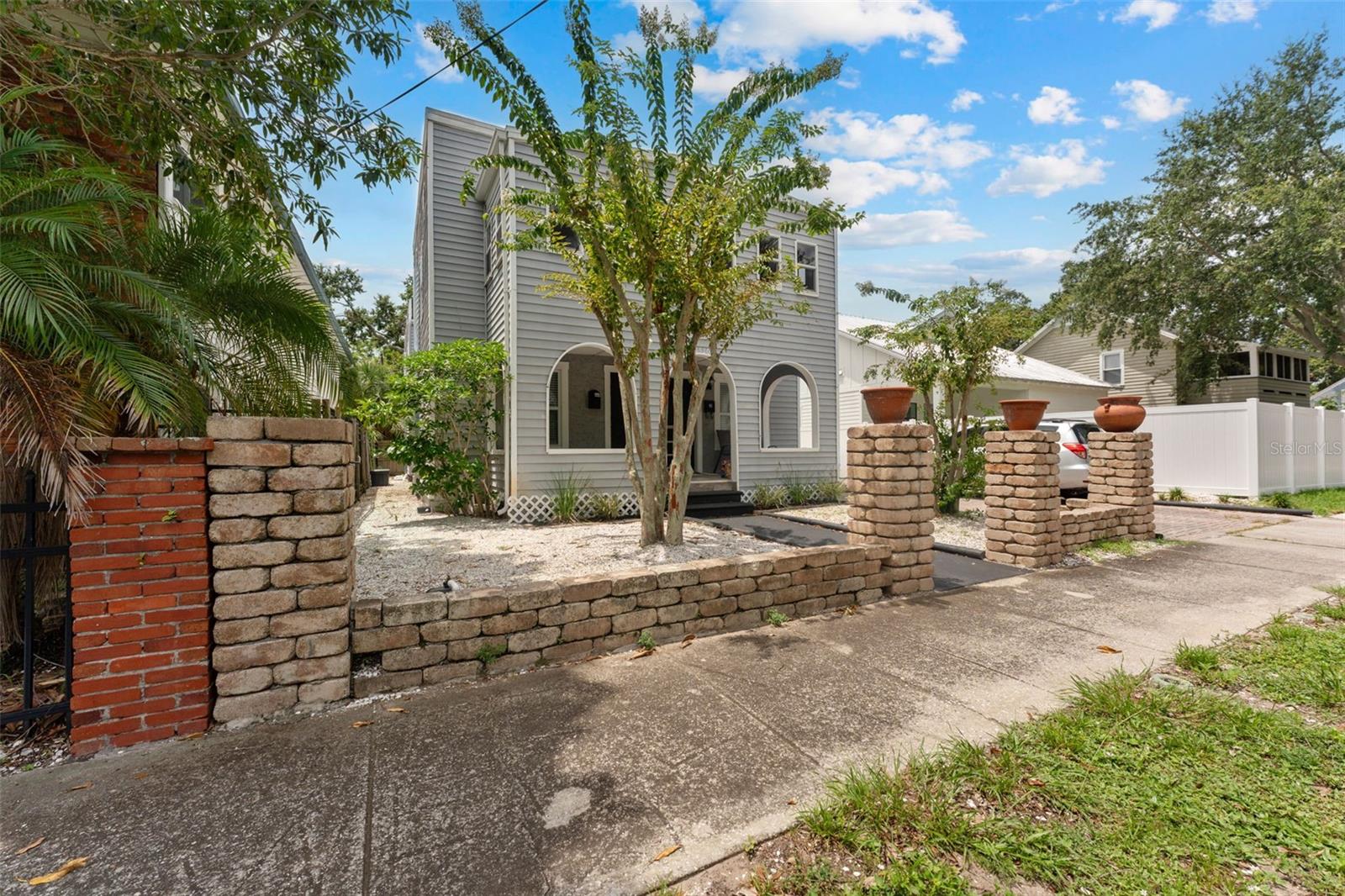 Image 3 of 19 For 1326 17th Terrace N