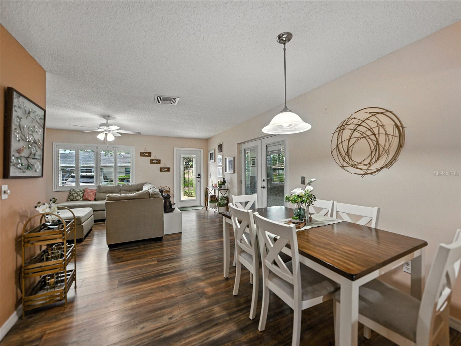 Image 11 of 42 For 322 Gloucester Boulevard 322