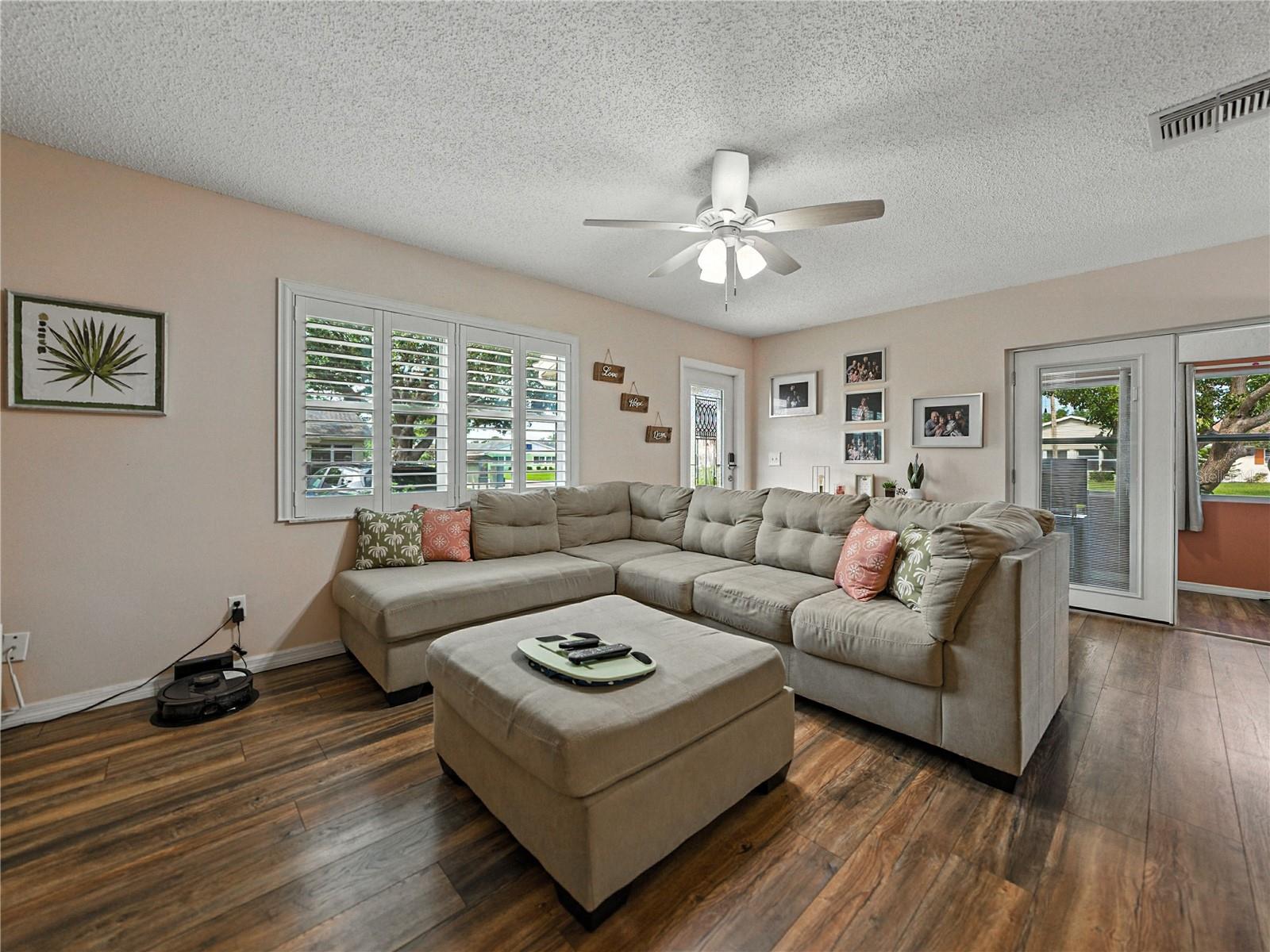 Image 12 of 42 For 322 Gloucester Boulevard 322