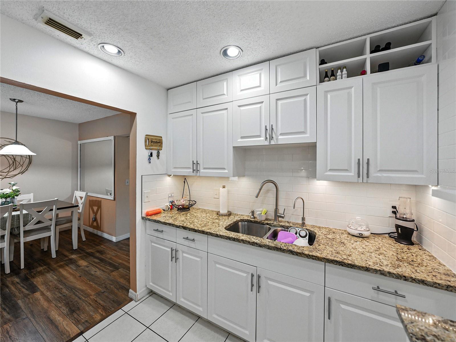 Image 14 of 42 For 322 Gloucester Boulevard 322