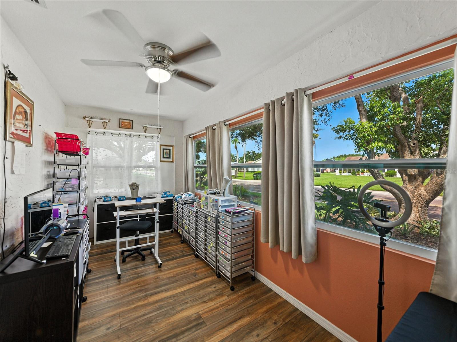 Image 18 of 42 For 322 Gloucester Boulevard 322