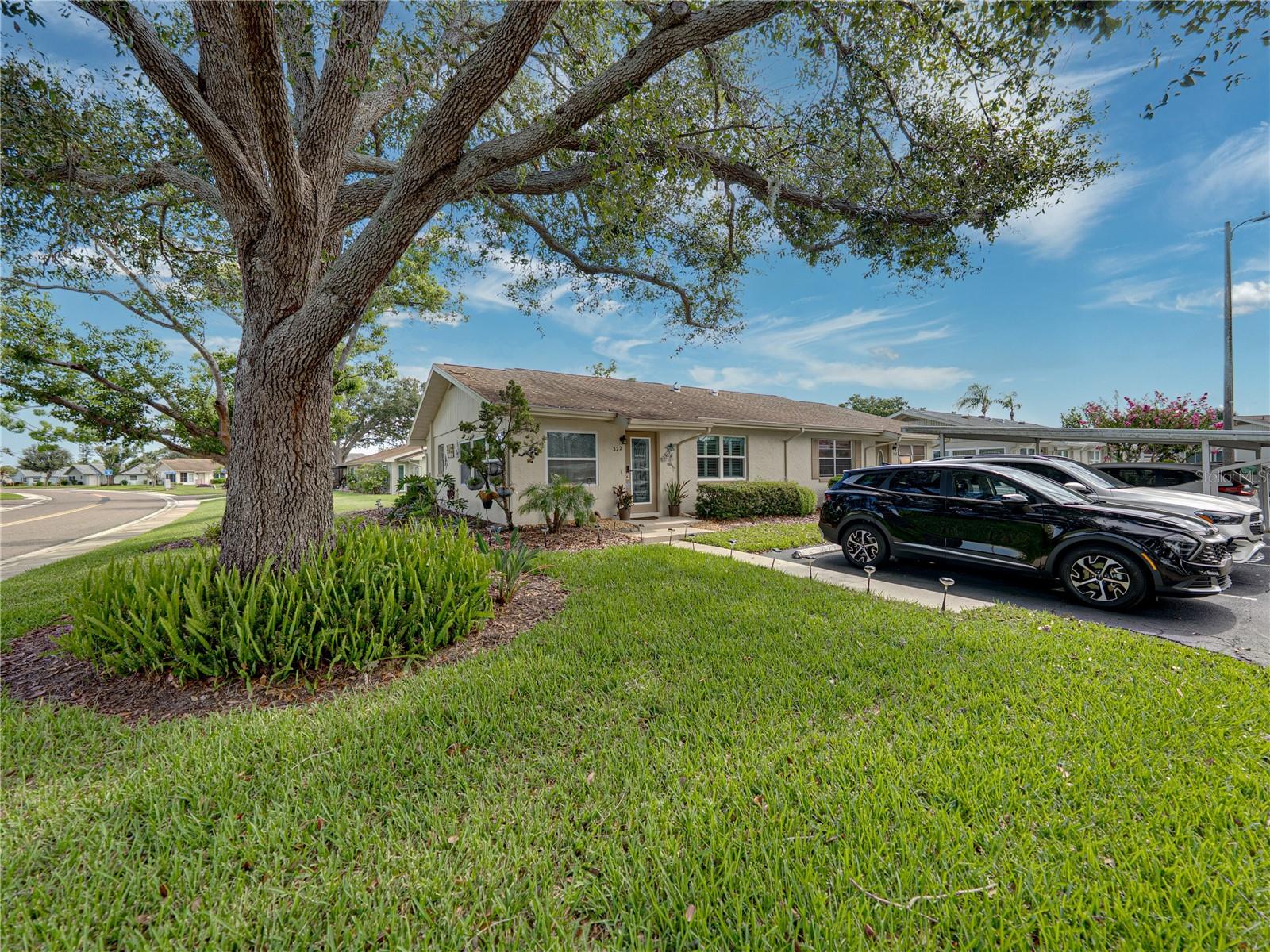 Image 2 of 42 For 322 Gloucester Boulevard 322