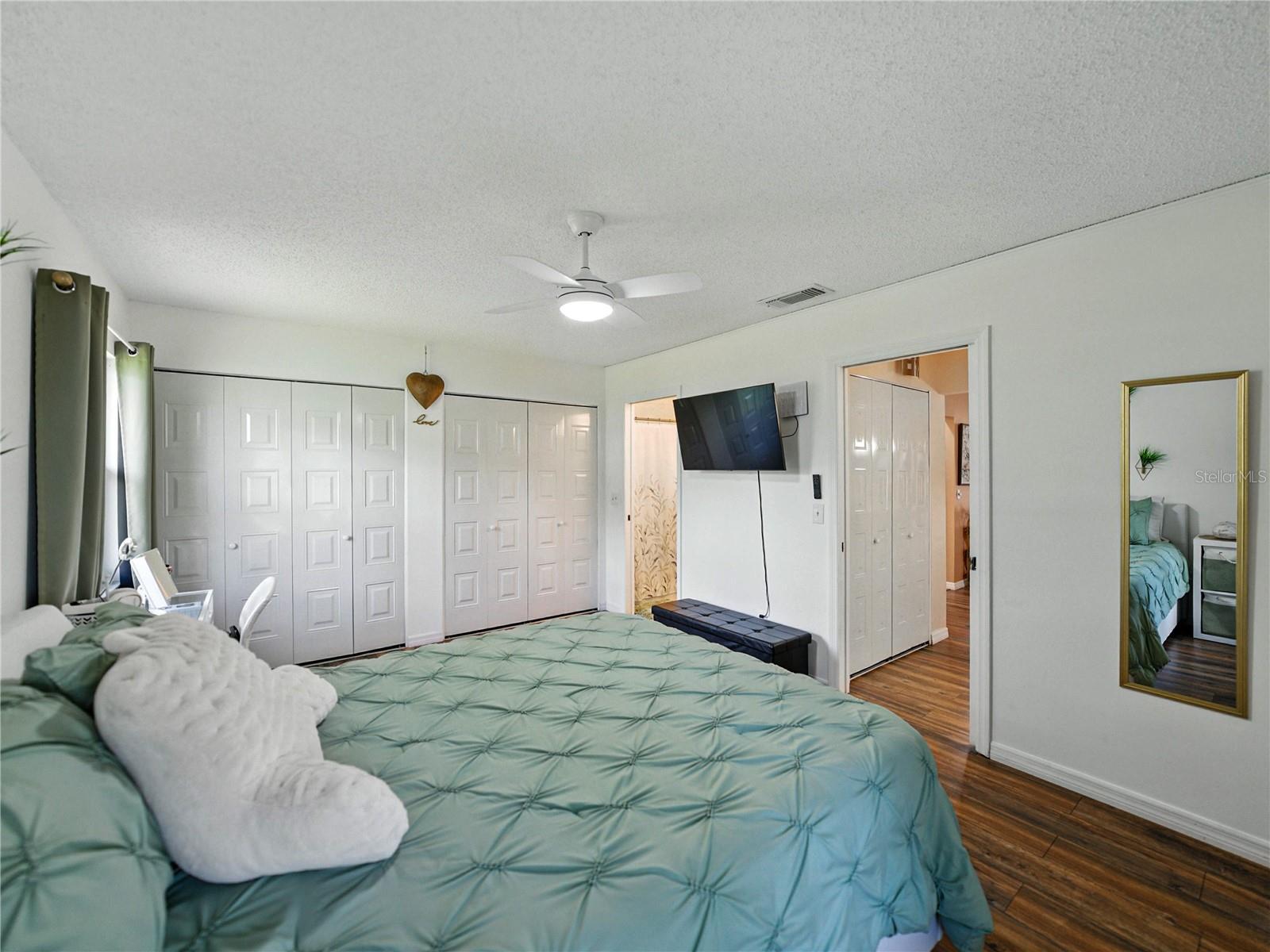 Image 21 of 42 For 322 Gloucester Boulevard 322
