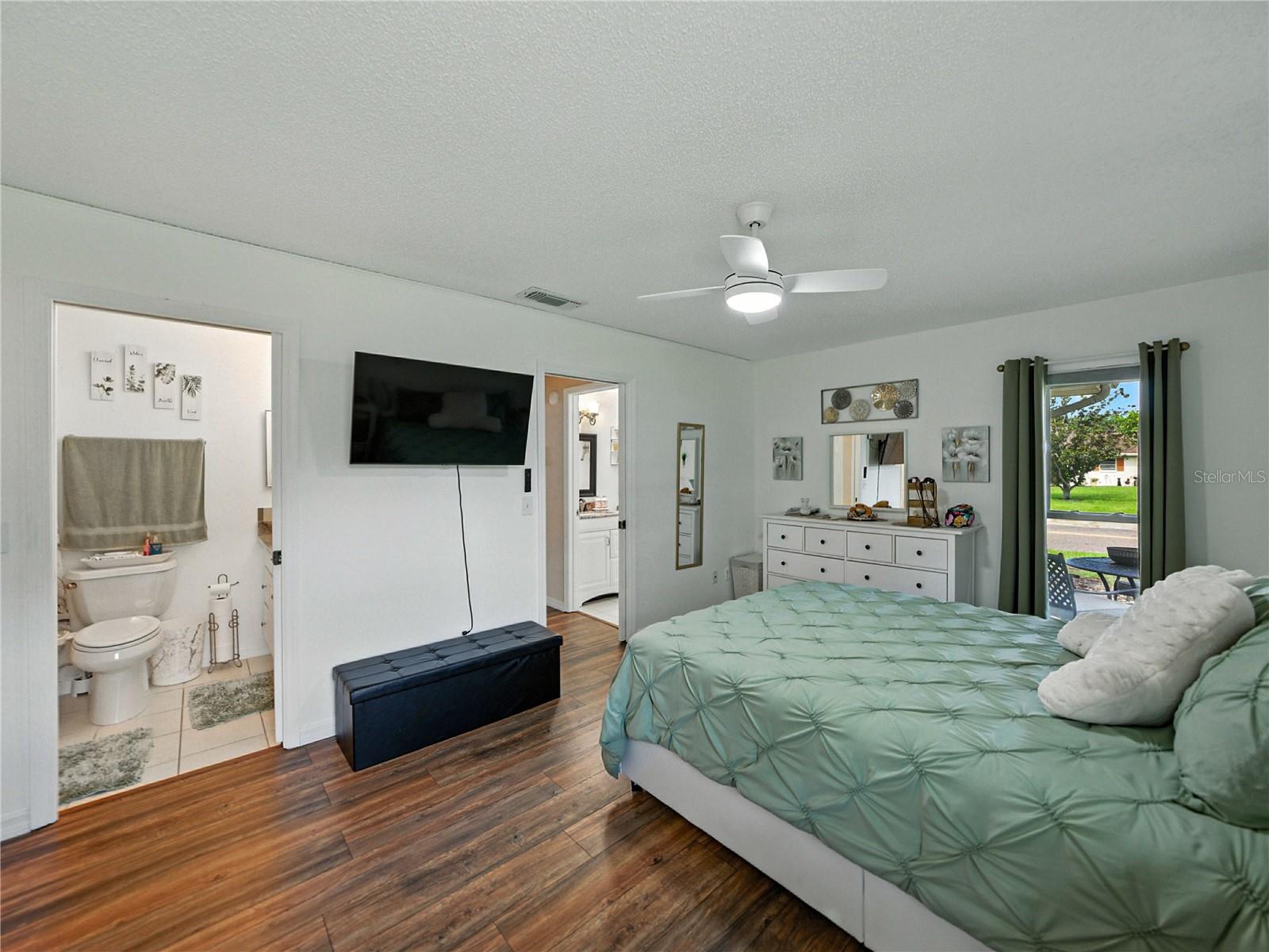 Image 22 of 42 For 322 Gloucester Boulevard 322