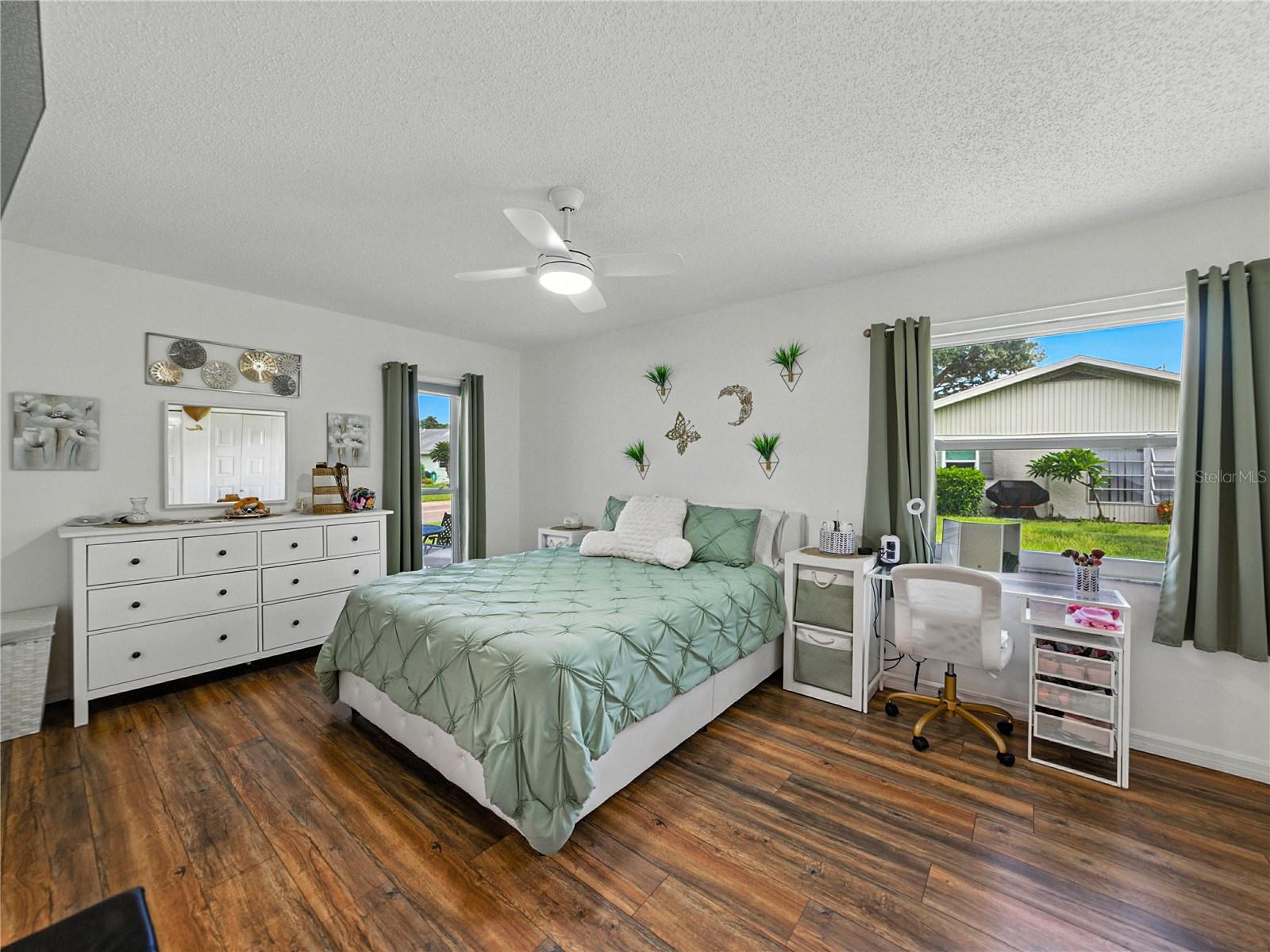 Image 26 of 42 For 322 Gloucester Boulevard 322